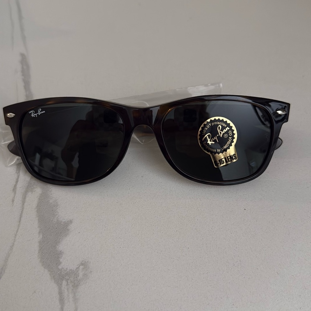 Brand New: Never Worn: Ray-Ban New Wayfarer Sunglasses in Tortoise
